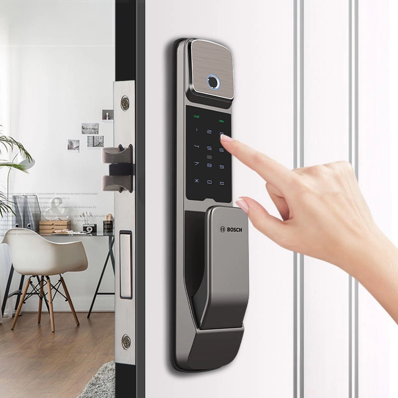Khóa Cửa Vân Tay Có An Toàn Hơn Khóa Cơ Truyền Thống Không?