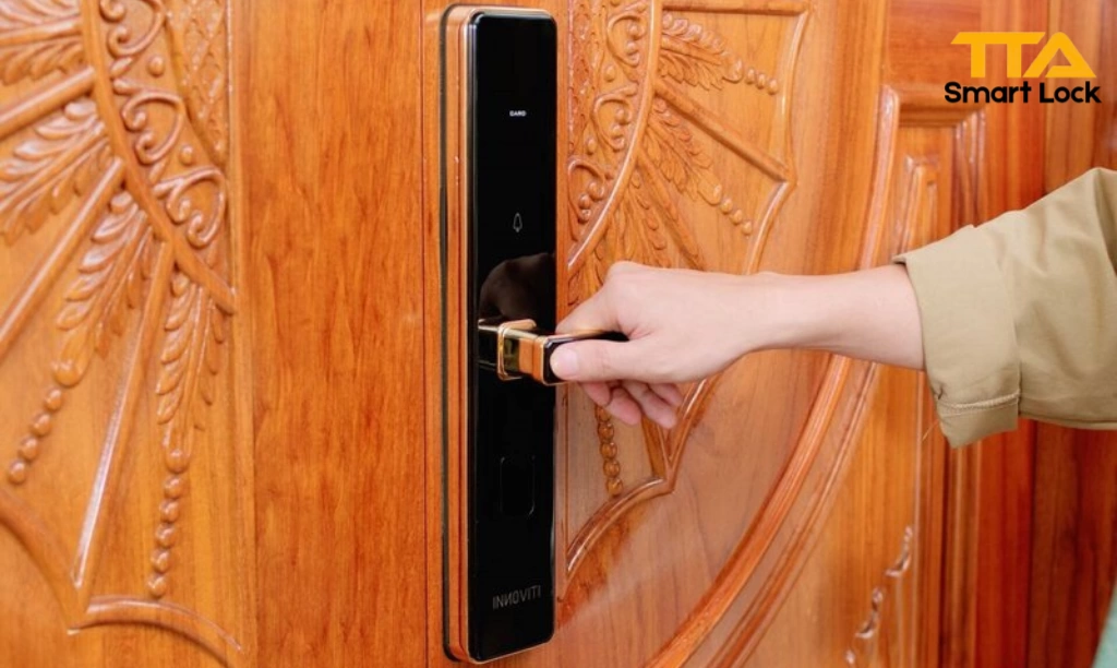 Những lưu ý khi mua khóa vân tay cửa gỗ để dùng lâu bền